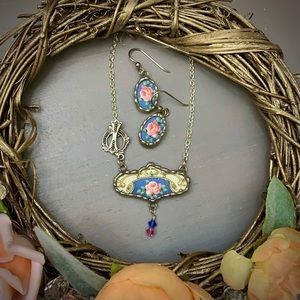 💕Vintage rose pottery/china necklace and earrings